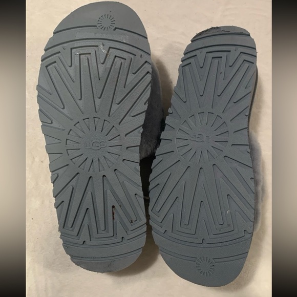 Ugg slippers size W-9 - Picture 5 of 6